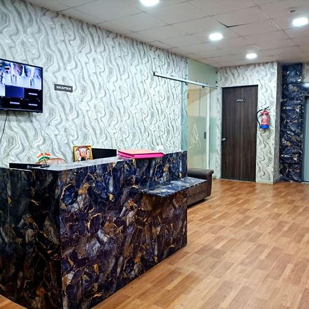 Hotel Gokul Solitaire, Surat Bhatha Esterno foto