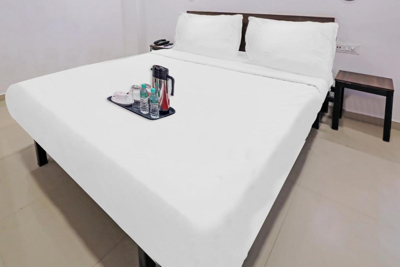 Hotel Gokul Solitaire, Surat Bhatha Esterno foto