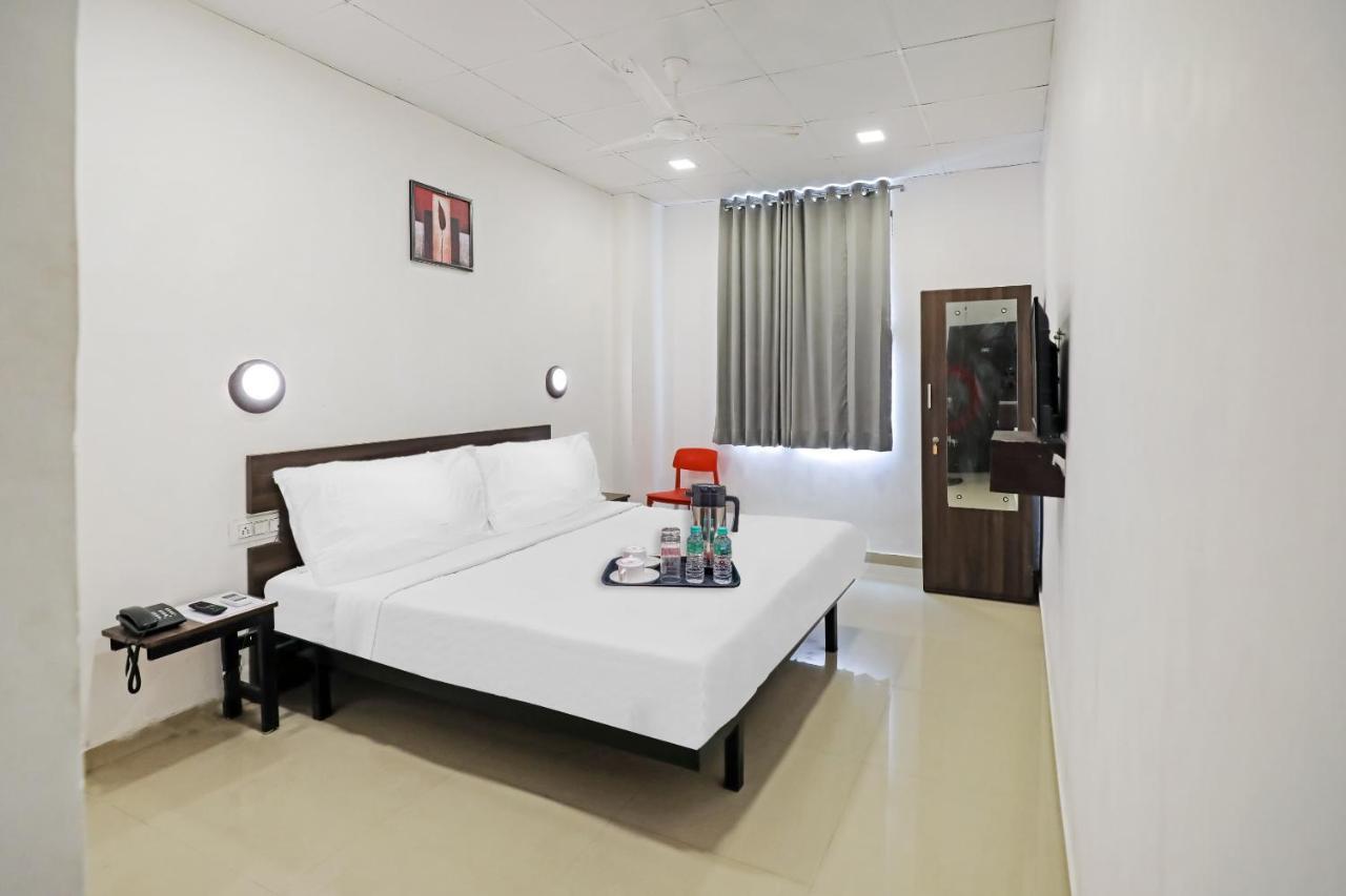 Hotel Gokul Solitaire, Surat Bhatha Esterno foto