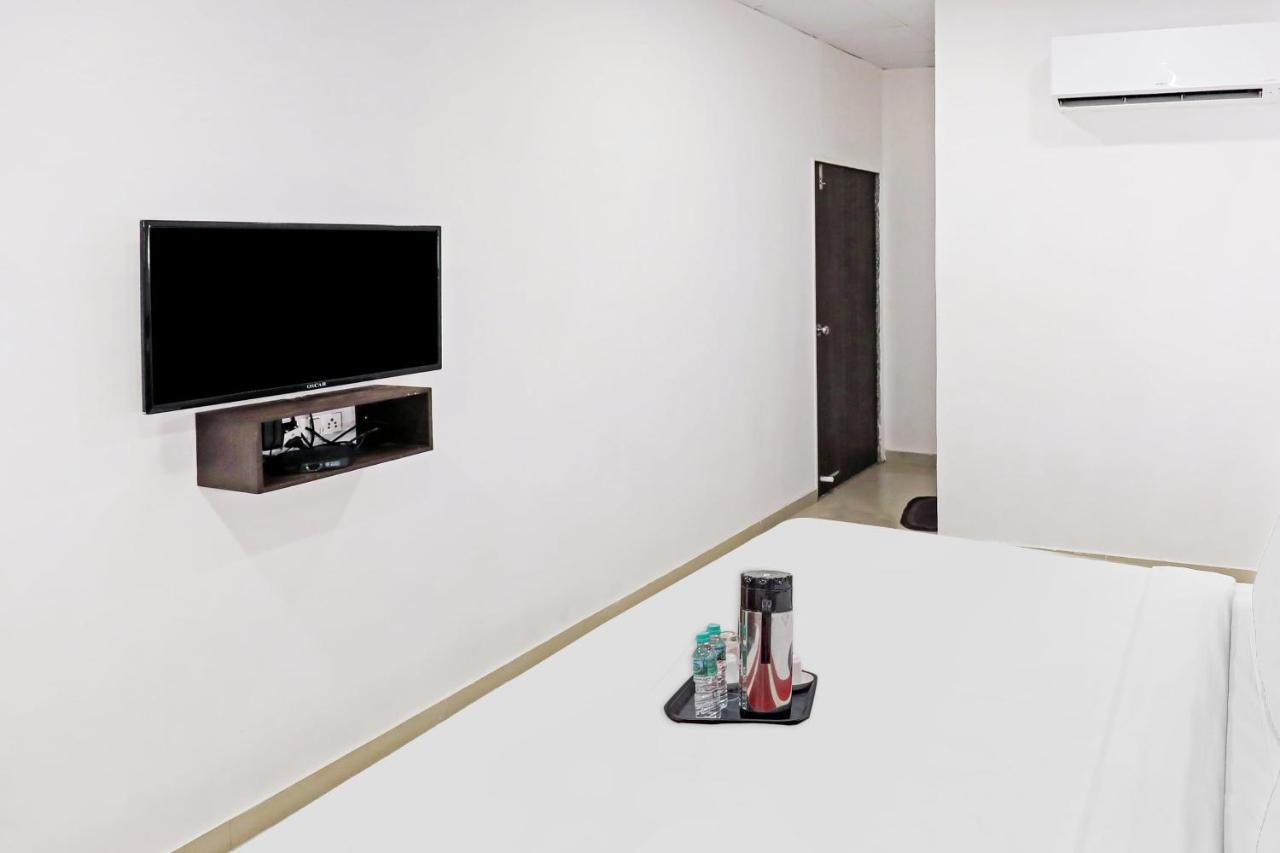 Hotel Gokul Solitaire, Surat Bhatha Esterno foto