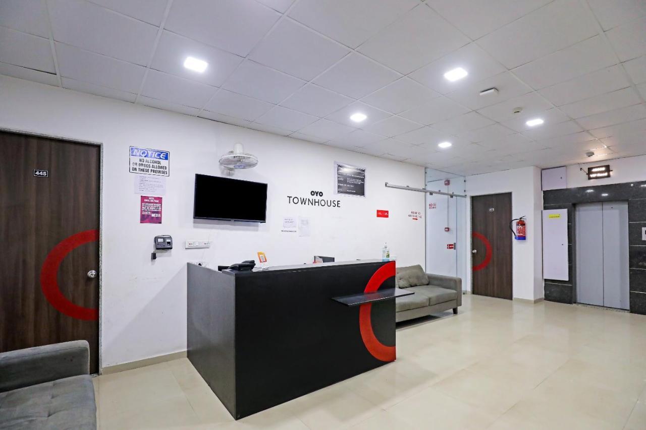 Hotel Gokul Solitaire, Surat Bhatha Esterno foto