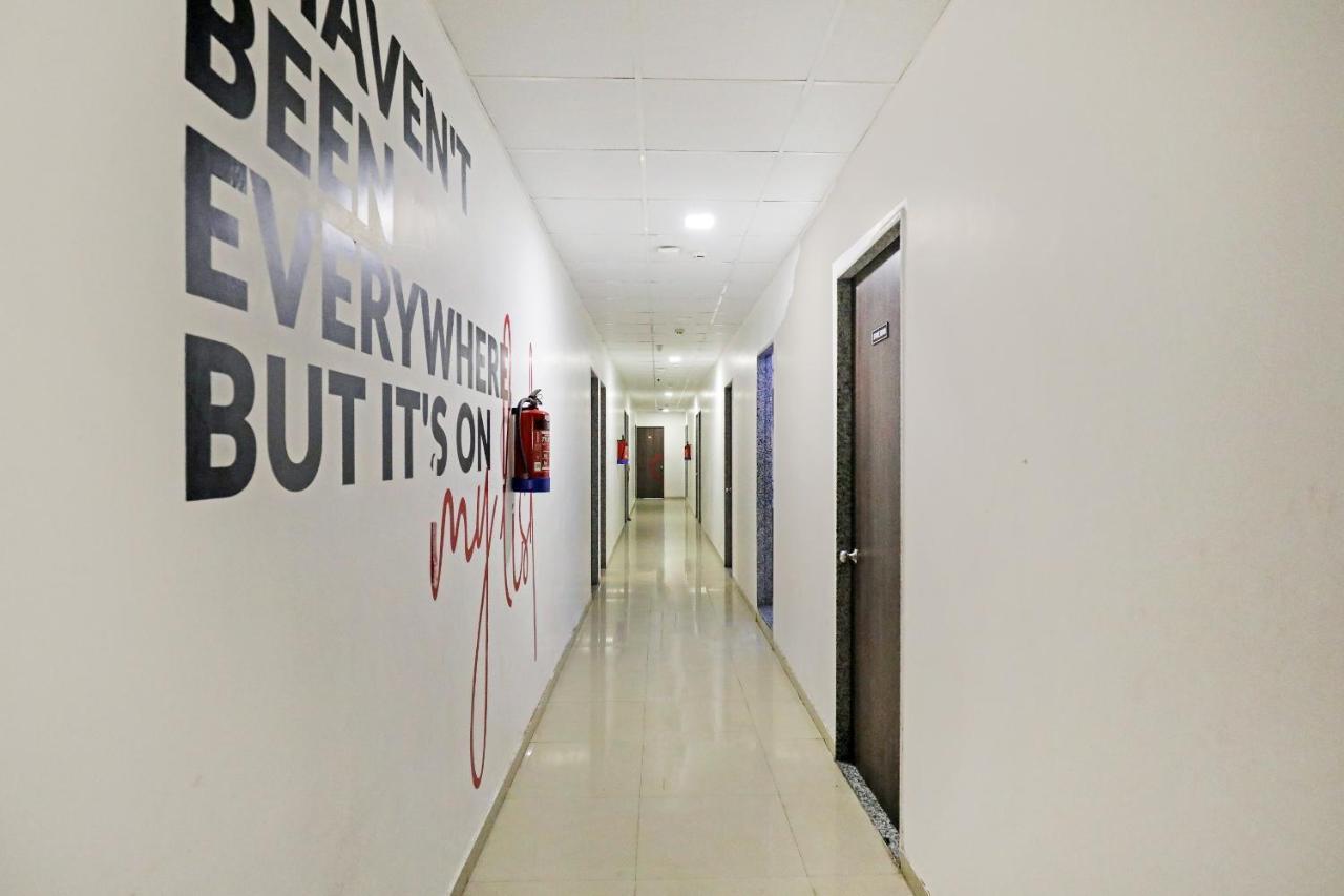 Hotel Gokul Solitaire, Surat Bhatha Esterno foto