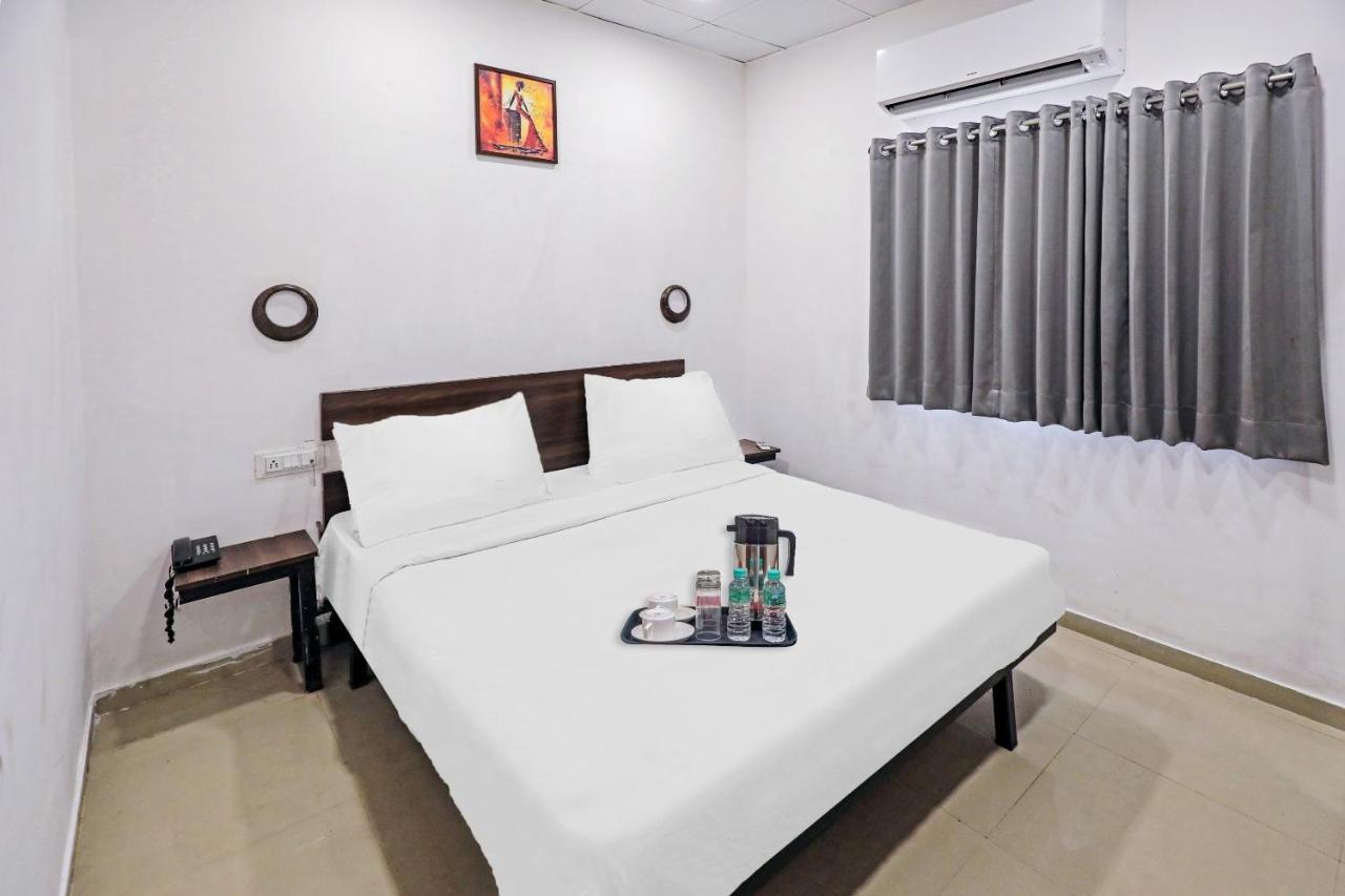 Hotel Gokul Solitaire, Surat Bhatha Esterno foto