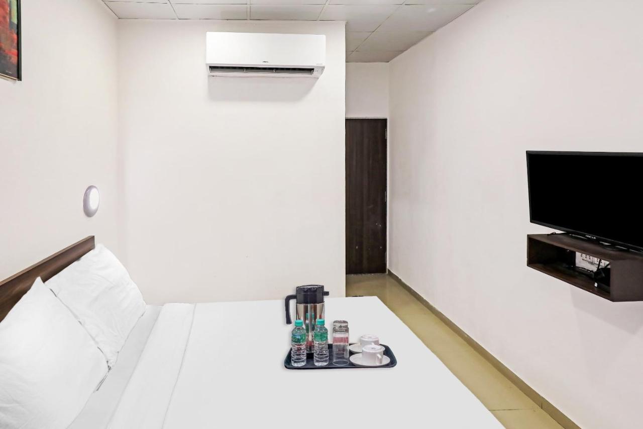 Hotel Gokul Solitaire, Surat Bhatha Esterno foto