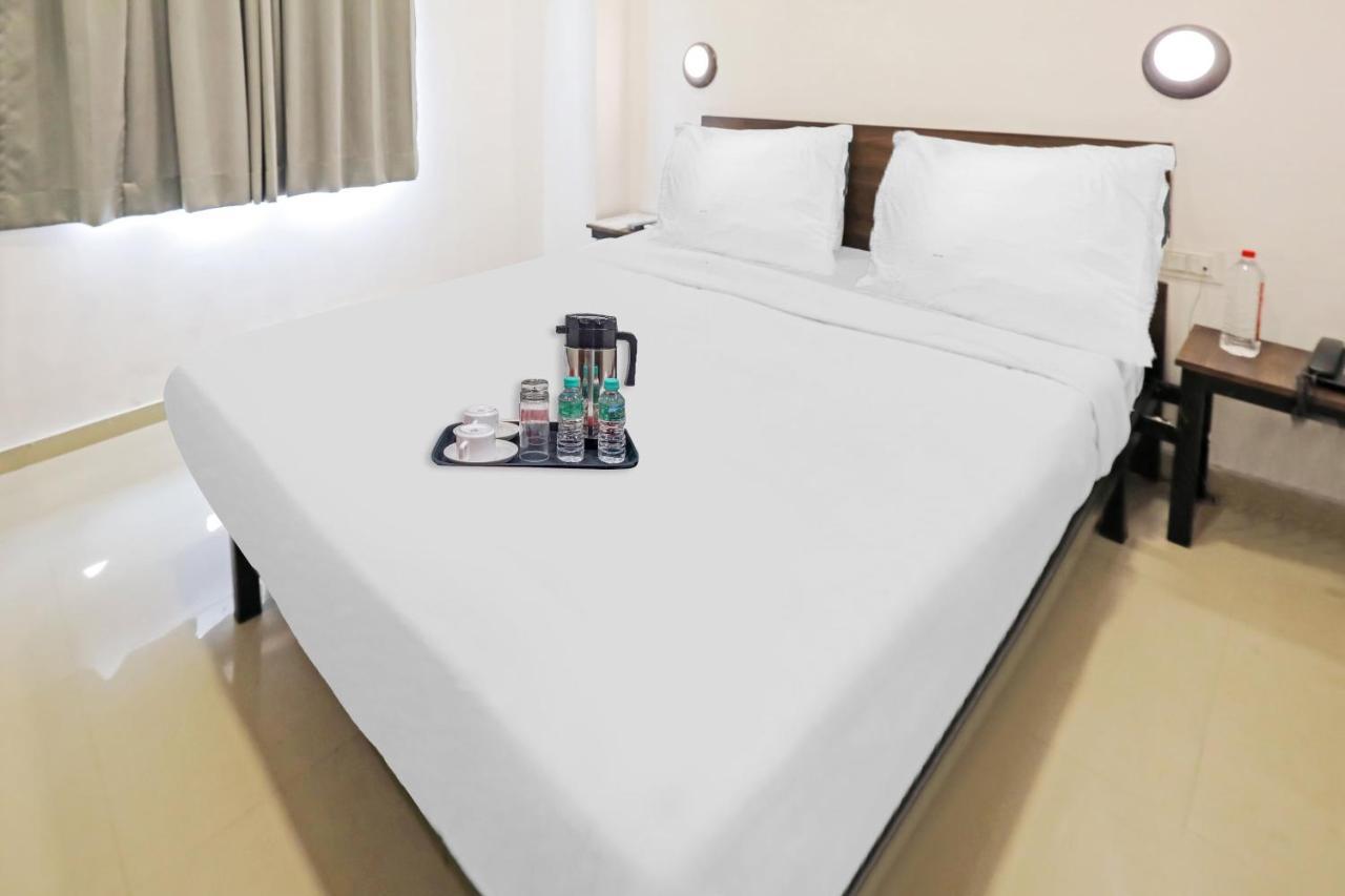 Hotel Gokul Solitaire, Surat Bhatha Esterno foto
