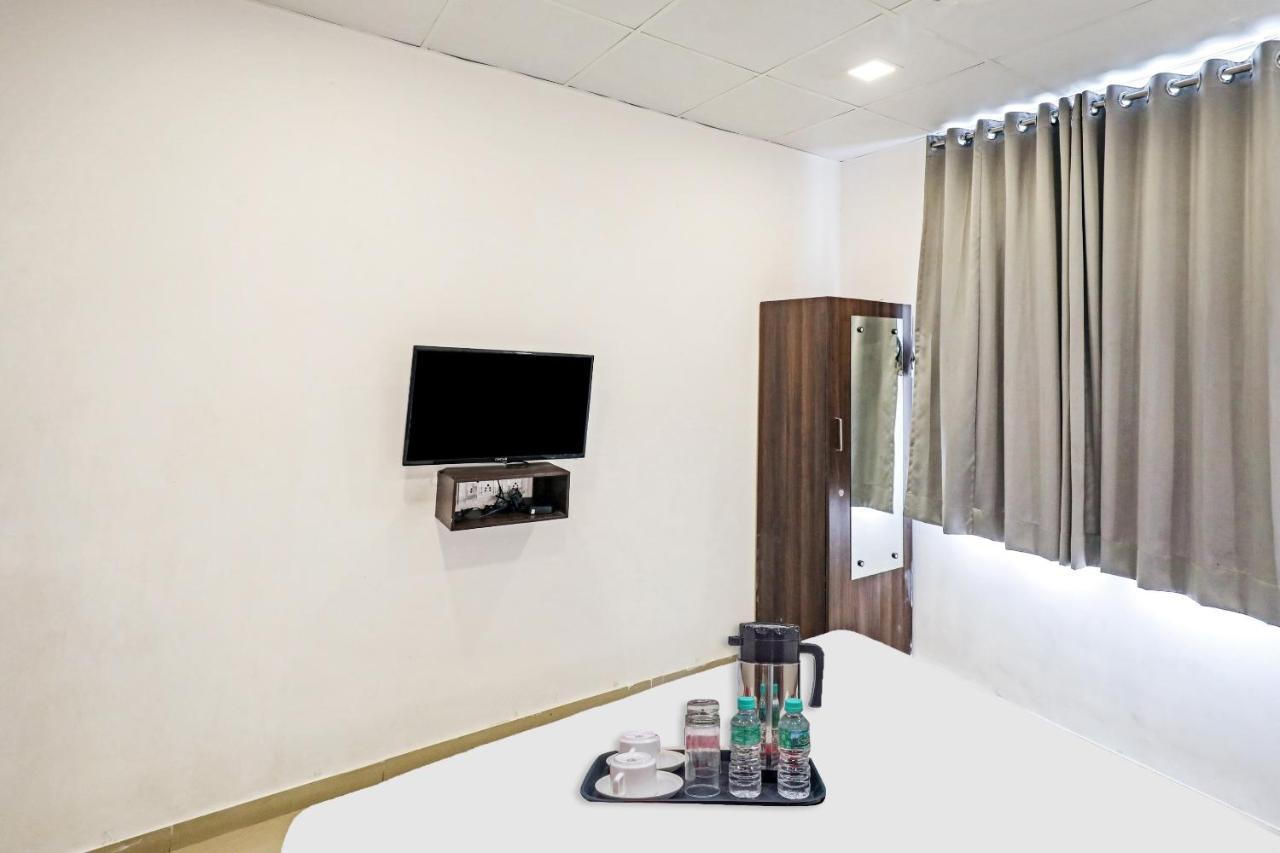 Hotel Gokul Solitaire, Surat Bhatha Esterno foto