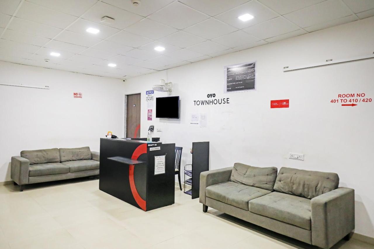 Hotel Gokul Solitaire, Surat Bhatha Esterno foto
