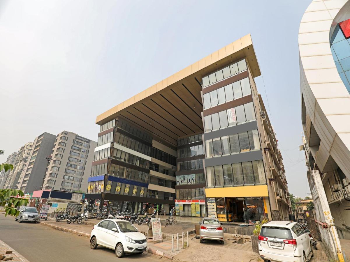Hotel Gokul Solitaire, Surat Bhatha Esterno foto