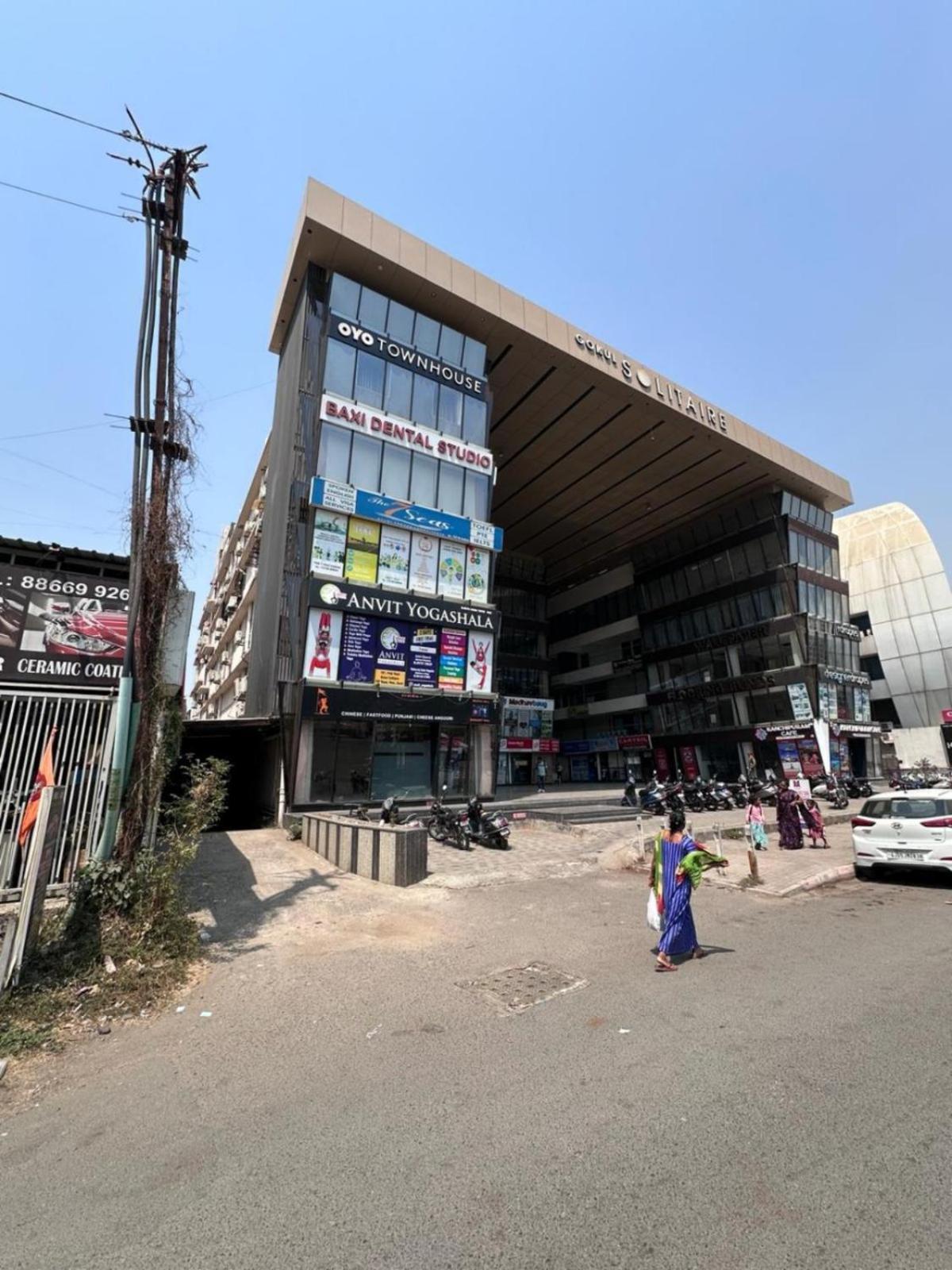 Hotel Gokul Solitaire, Surat Bhatha Esterno foto
