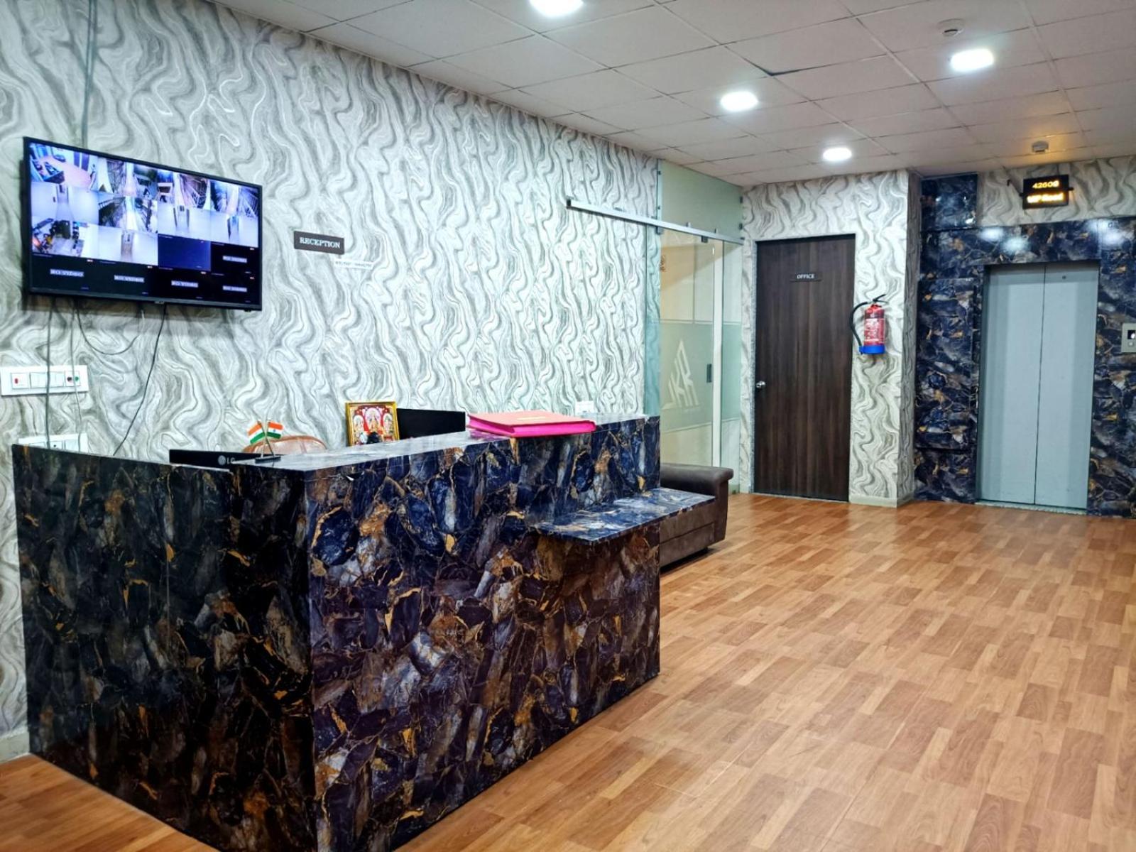 Hotel Gokul Solitaire, Surat Bhatha Esterno foto