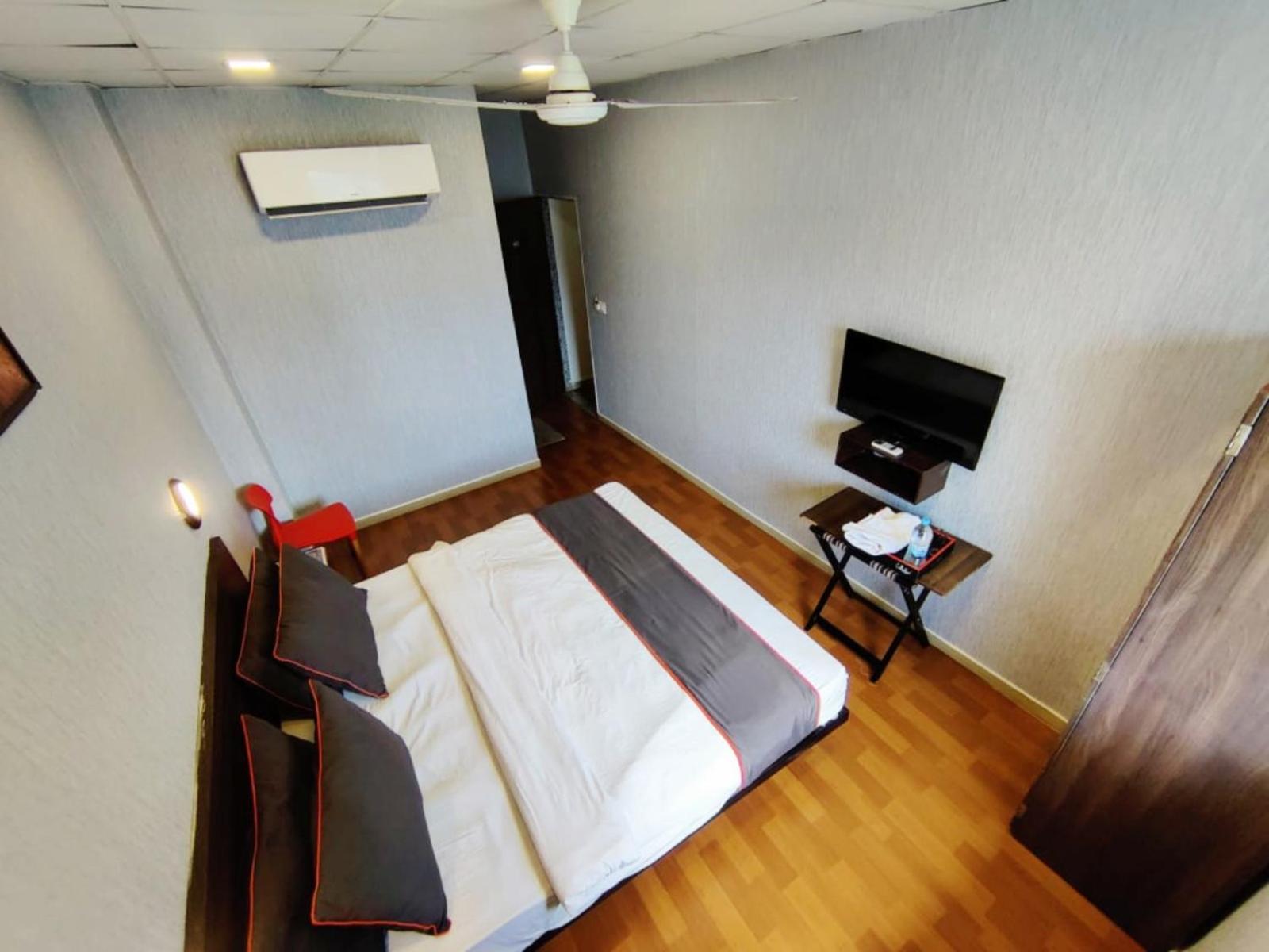 Hotel Gokul Solitaire, Surat Bhatha Esterno foto