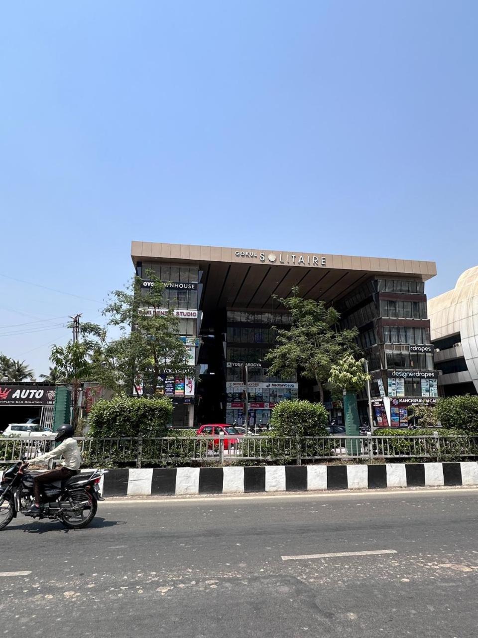 Hotel Gokul Solitaire, Surat Bhatha Esterno foto